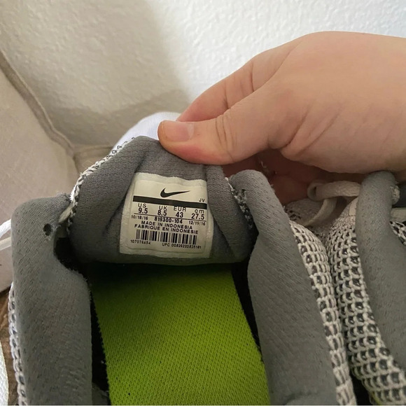 Nike Revolution 3 Running Shoe 9.5 White Grey Lime Athletic Everyday Sporty EUC - Picture 8 of 9